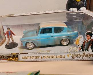 Jada 1959 Ford Anglia Light Blue Weathered With Harry Potter Diecast Figurine
