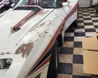 1979 CHEVROLET CORVETTE  A 1979 Corvette “Greenwood” custom conversion. The drivetrain is stock with an automatic transmission and runs exceptionally well. The body is in excellent condition, but the paint job needs TLC
