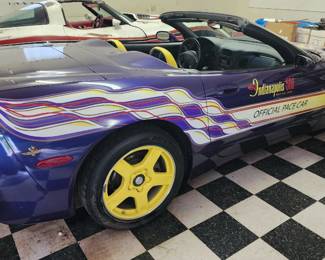 1998 CHEVROLET CORVETTE 1998 INDIANAPOLIS 500 PaceCar.     31,084 total 1998 Corvettes were manufactured. 1,162 were PaceCars. Only 547 had the 6-speed manual transmission.    A 1998 Corvette Pace Car (6-speed manual) in excellent condition with 37,000 miles