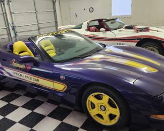 1998 CHEVROLET CORVETTE 1998 INDIANAPOLIS 500 PaceCar.     31,084 total 1998 Corvettes were manufactured. 1,162 were PaceCars. Only 547 had the 6-speed manual transmission.    A 1998 Corvette Pace Car (6-speed manual) in excellent condition with 37,000 miles