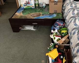 train table with accessories 