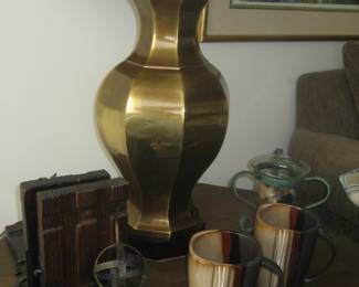 Brass table lamp, wood bookends, and mugs