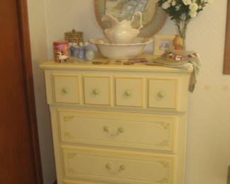 Lea Furniture dresser, wicker framed mirror