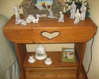 Nativity, primitive table with heart