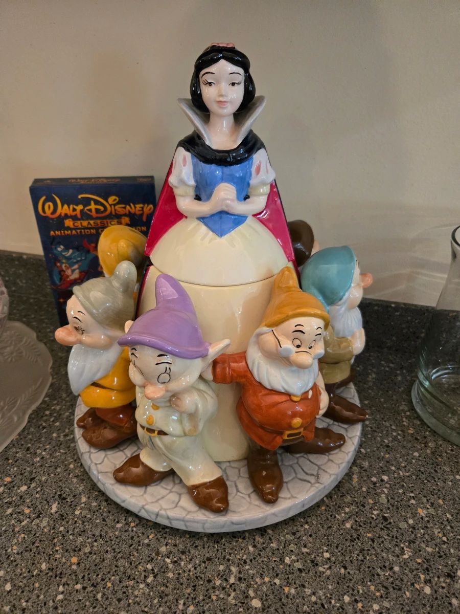 Snow White rotating cookie jar