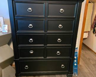 Chest of drawers