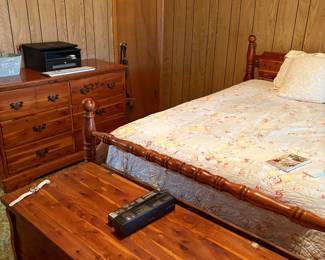 Cedar Hope Chest - Great for storing linens and blankets