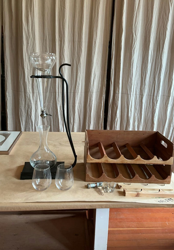 Lot 192: Wine Aerator and rack 