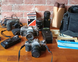 Lot 170: Vintage cameras