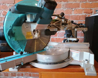 Lot 151: Makita sliding compound miter saw with safety glasses