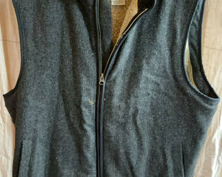 Lot 111: 6 Mens Warm And Outwear Vests