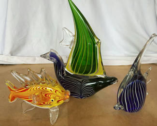 Lot 44: 3 Art Glass Angel Fish
