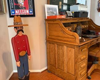 Roll top desk, Willie Nelson