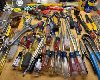 SO MANY TOOLS....
