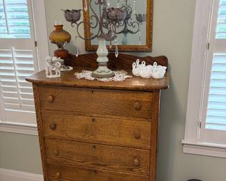 ANTIQUE CHEST OF DRAWERS