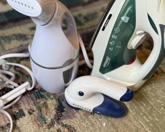 Sunbeam Steam Iron and Evercare Fabric Shaver Set
