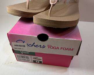 Skechers Meditation New Moon Blush Embellished Thong Sandals