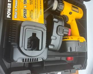 Dewalt 18 V Cordless DrillDriver plusTwo Batteries new in box