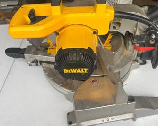 Dewalt 18in Compound Miter Saw