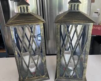 Clear Plastic Holiday Lanterns wBattery Operated Candles