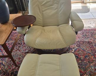 Oversized "Large" Stressless Chair & Ottoman with Swing Away Table. Cream/Off White