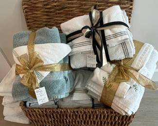 Woven Basket with Assorted Bath Towel Sets