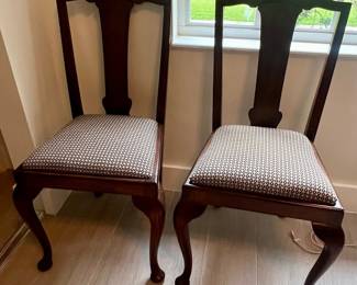 Traditional Mahogany Queen Anne Dining Chairs (Set of 2)