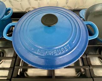 Le Creuset Cast Iron Cookware Set (1 Dutch Oven, 1 Skillet)