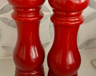Le Creuset Salt and Pepper Grinders and Ramekins Set