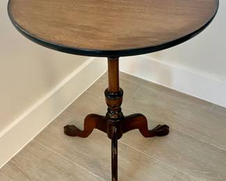 Antique Mahogany Inlaid Tilt-Top Pedestal Table