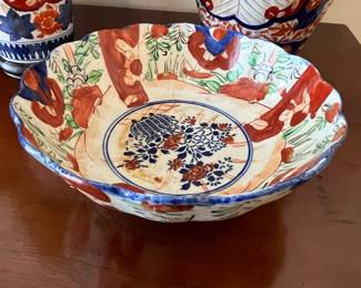 Antique Meiji Period Japanese Imari Scalloped Bowl