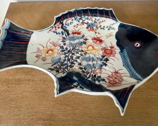 Antique Japanese Imari Porcelain Fish-Shaped Dish, Meiji Period