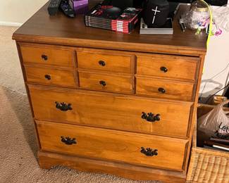 Ethan Allen Heirloom Nutmeg Maple 7-Drawer Dresser
