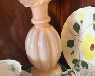 Vintage Fenton Art Glass Peach Crest Melon Vase
