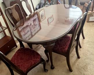 Ethan Allen Georgian Court Dining Table and Chairs Set