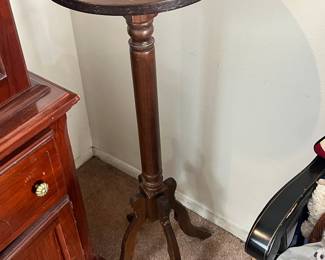 Antique Mahogany Tripod Pedestal Wine Table / Plant Stand