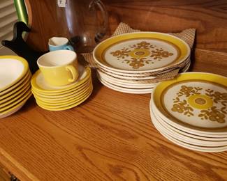 Many mid century dishes/items