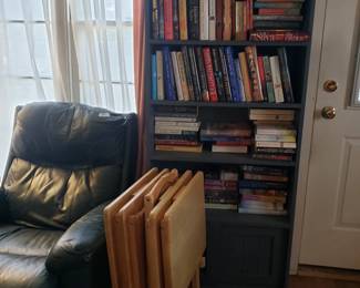 Lots of books,  nice recliner, set of tv trays
