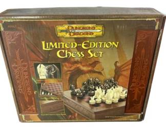 Dungeons & Dragons Collector Chess Set – Limited Edition