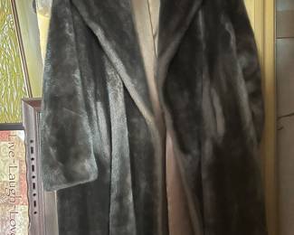 Sportowne full length faux fur coat from the 50s to 60s