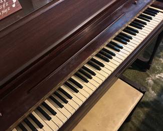 Lester Piano with bench