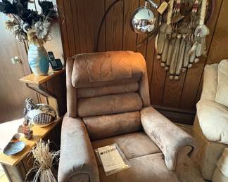 Golden Power Lift & Recliner Chair