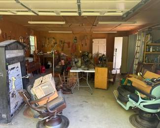 Garage with lots of treasures!