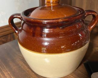 USA pottery bean pot