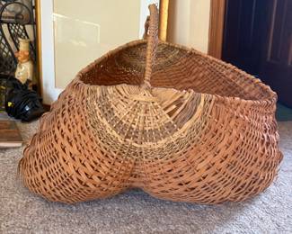 Vintage "Buttocks" Basket