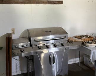 Char-Broil Quantum 4-Burner Infrared Gas Grill