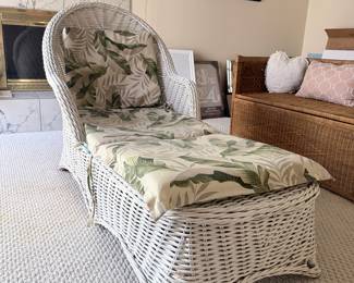 White Bar Harbor Wicker Chaise Lounge with Tropical Leaf Cushions