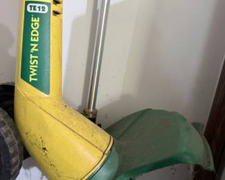 Weed Eater TE12 Twist 'N' Edge String Trimmer