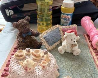 Cherished Teddies "Anna - Hooray For You" Diorama