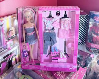 Barbie Pink Series Doll with 3 Fashions Gift Set 2008 Mattel